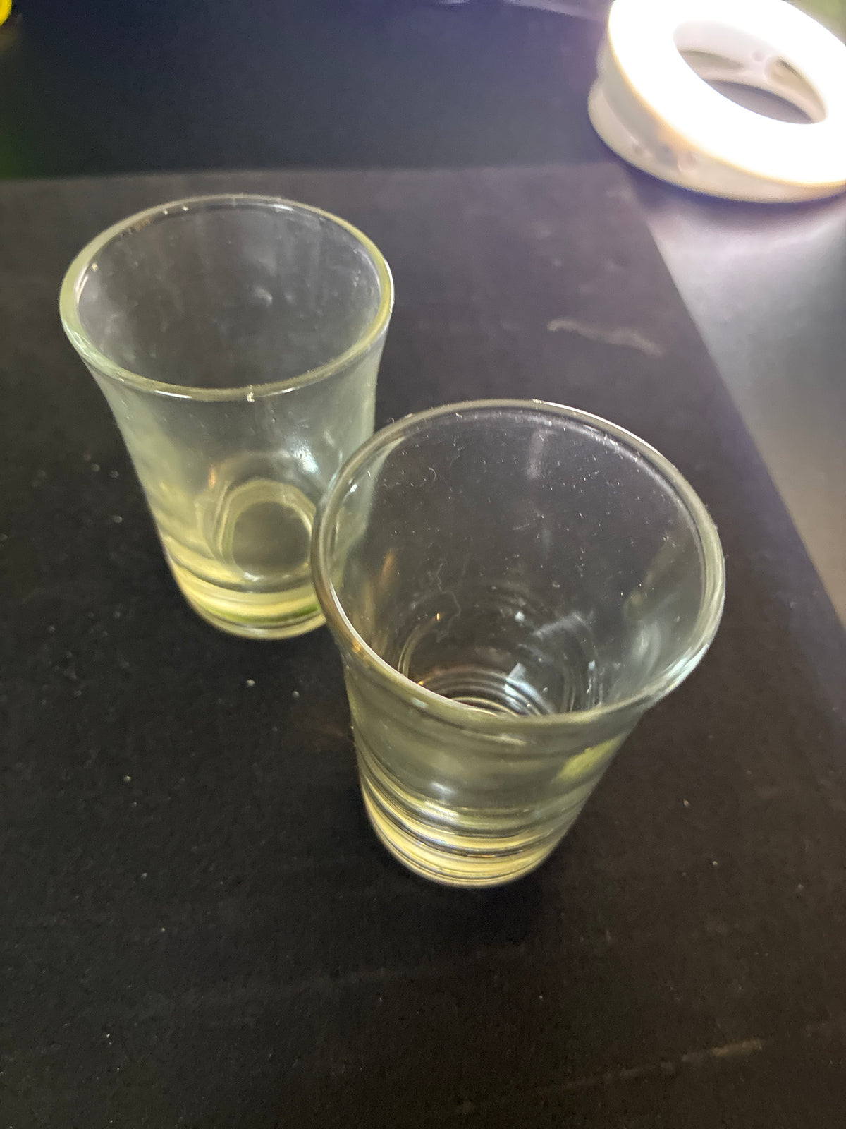 2 Schnapsgläser