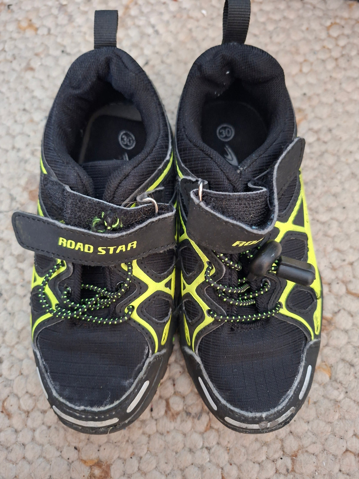 Schuhe 30
