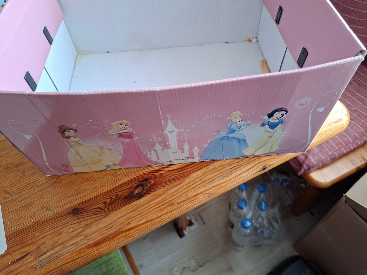 Spielzeugkiste Pappe