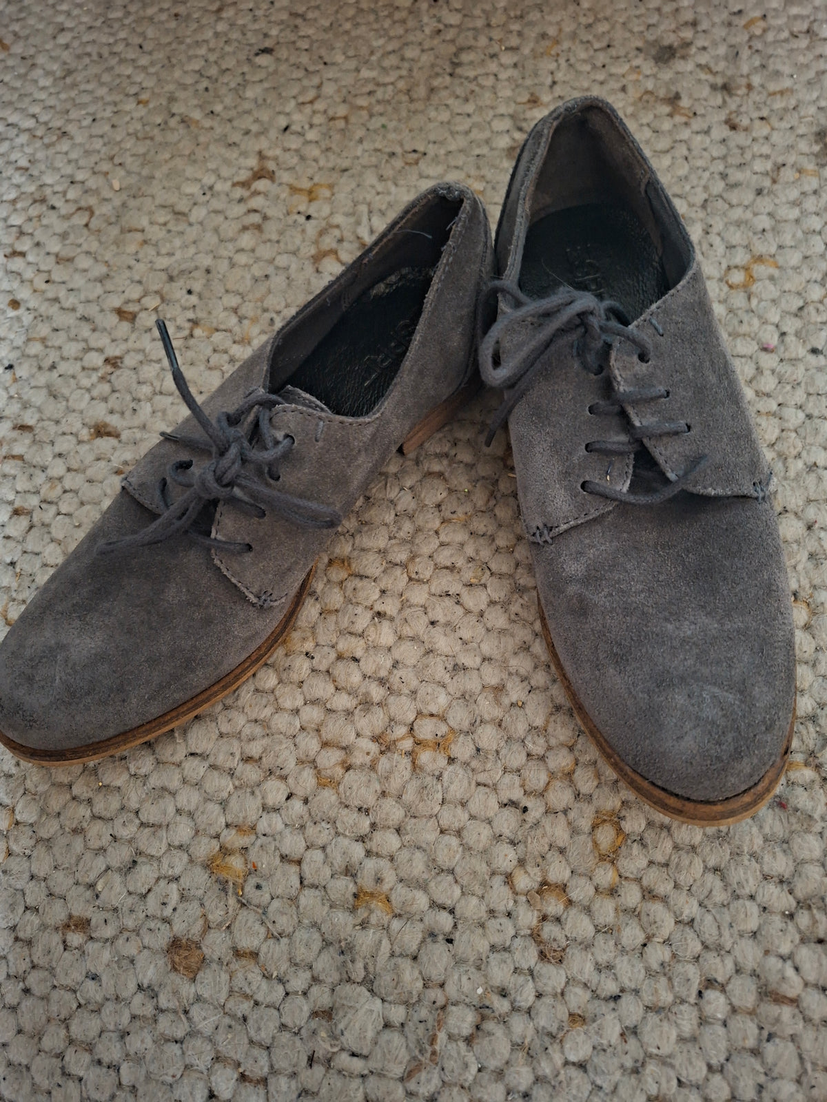 Schuhe 37