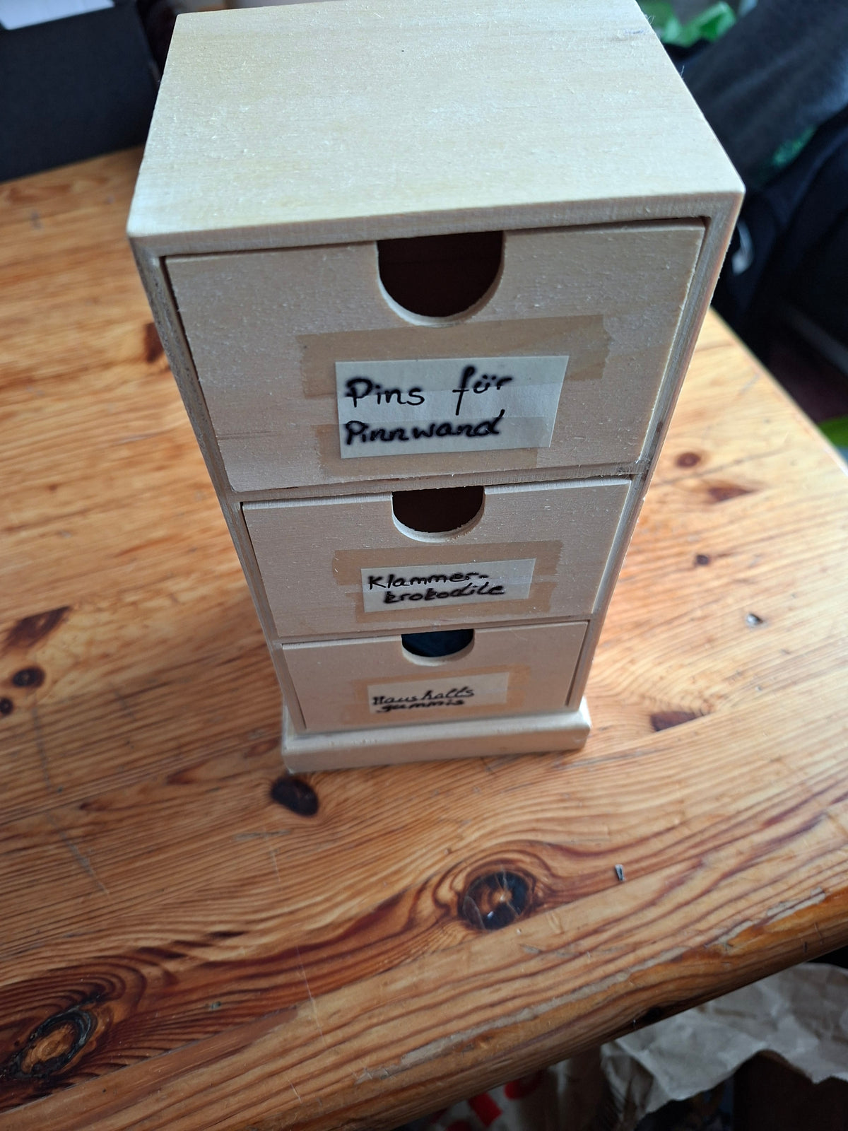 Aufbewahrungsbox mit Inhalt