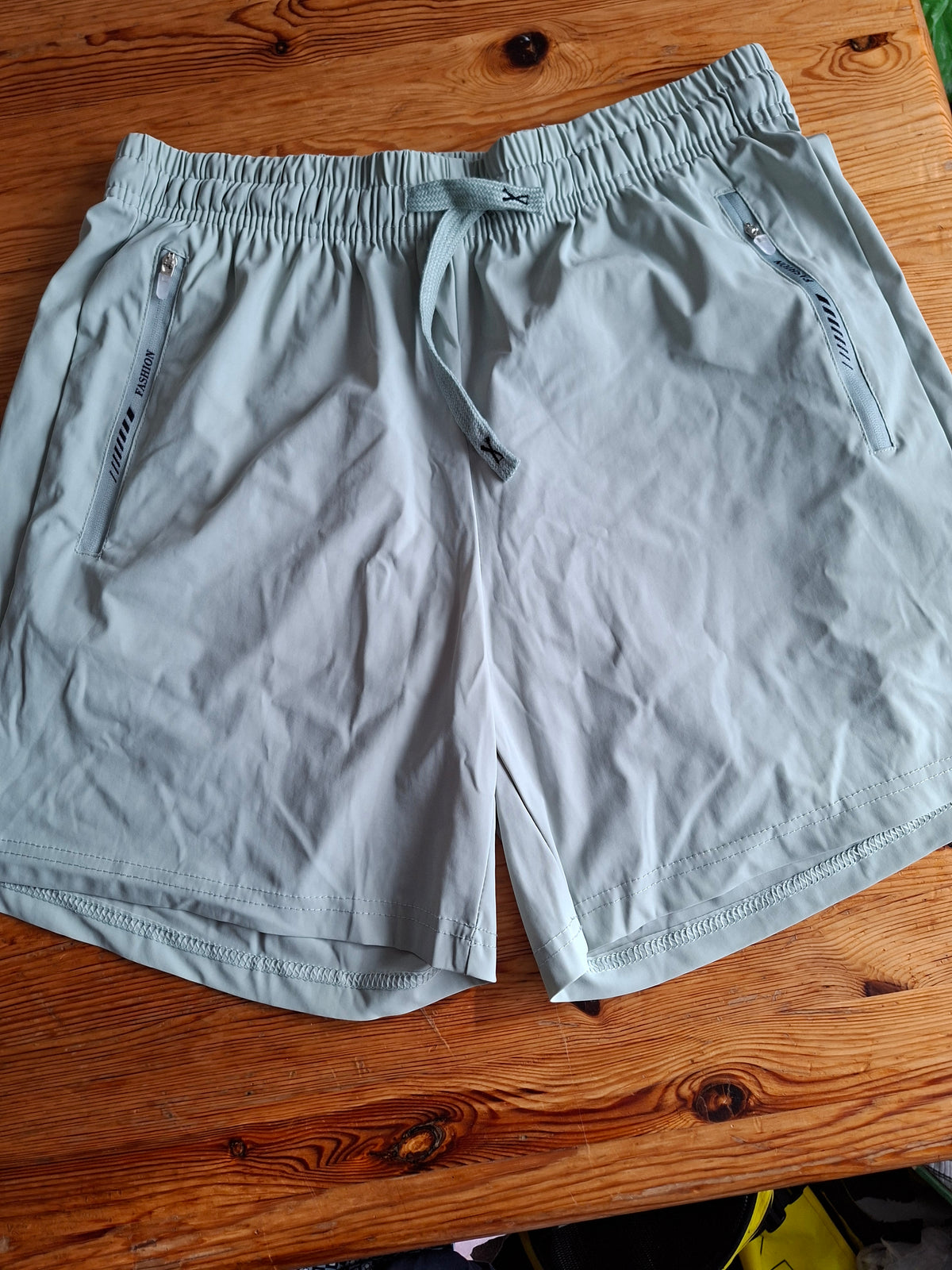 Kurze Hose 42