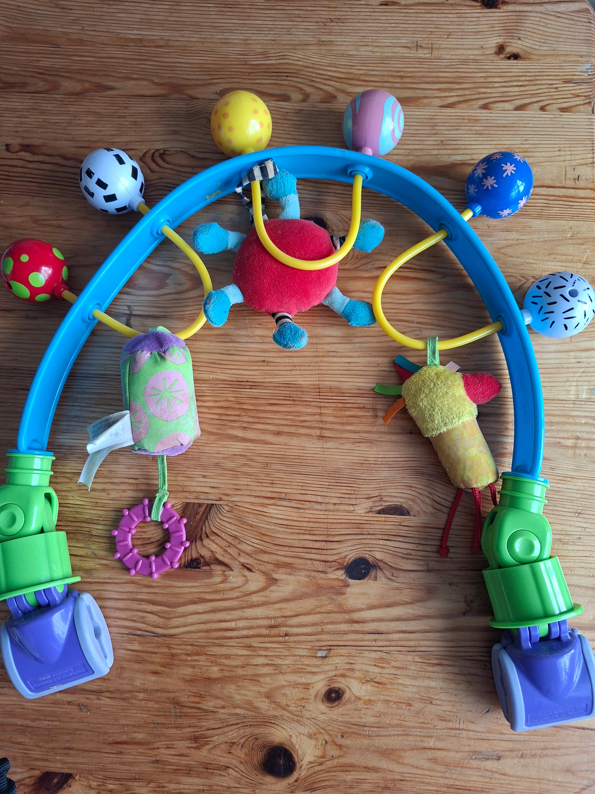 Babyspielzeug zum befestigen