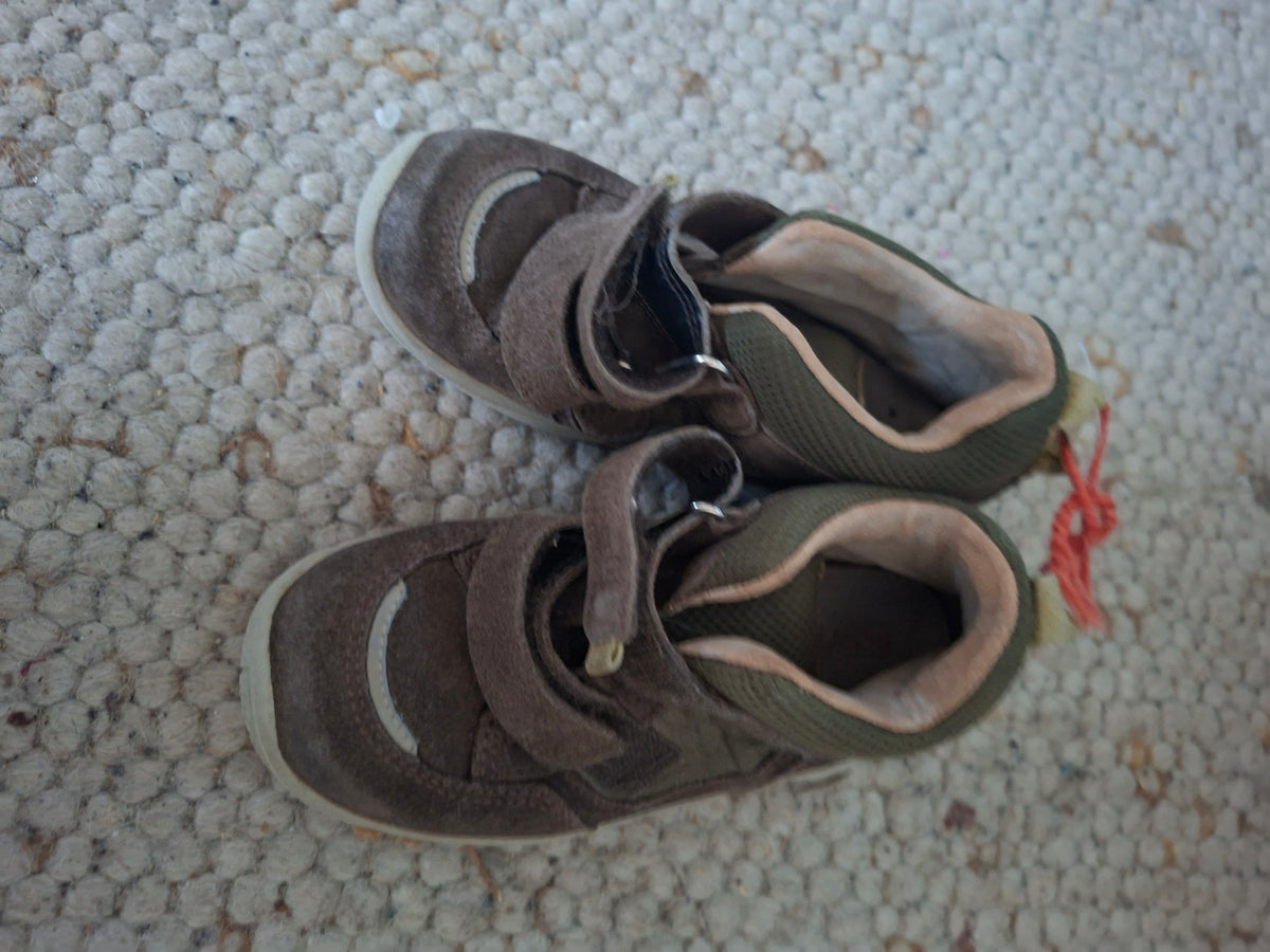 Schuhe 26