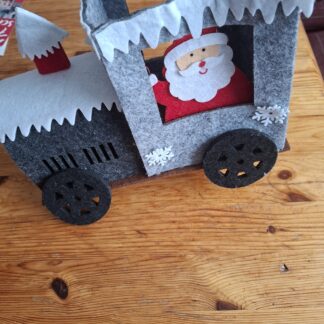 Weihnachtsmann Lok, ein Rad fehlt