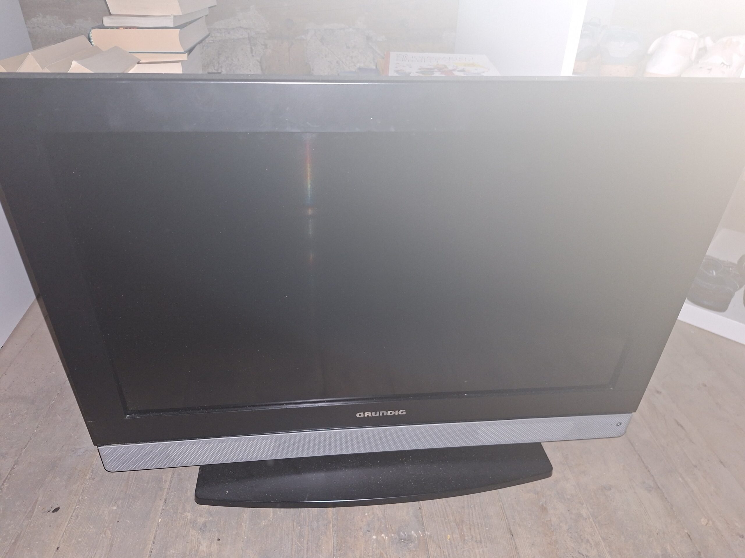 Flachbild TV Kabel muss besorgt werden