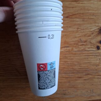 Pappbecher (enthält Plastik)